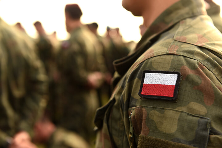 Polonya'dan Belarus sınırına askeri takviye