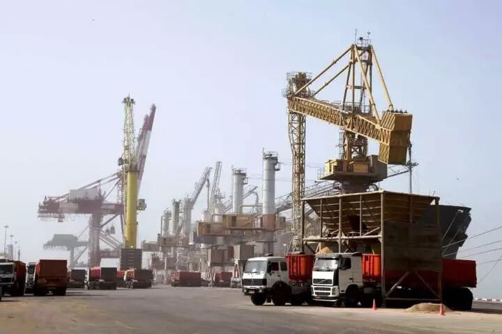 تخلیه 6.4 میلیون تن کالاهای اساسی در بنادر ایران