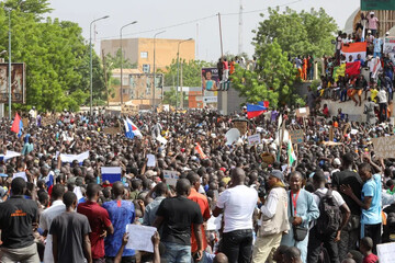 "لحظة تاريخية".. المجلس العسكري بالنيجر يعلق على إعلان فرنسا الانسحاب