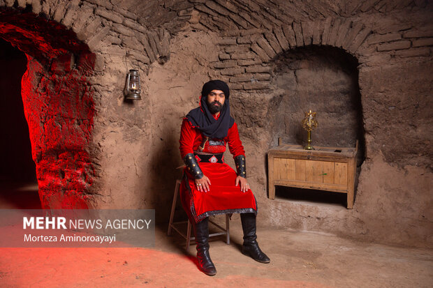 جواد بلوکی فرزند محمدتقی، متولد سال 1376 در شهر نیشابور است، جواد در تعزیه روستای فدیشه، به عنوان «حرمله» ایفای نقش می کند.