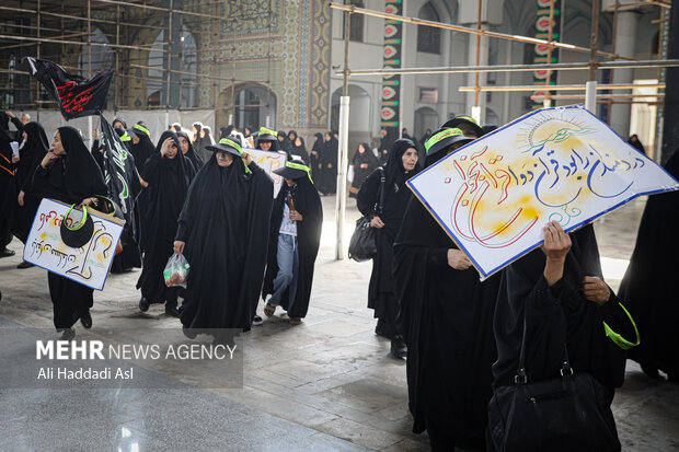 
Women mourn Ashura in Shah Abdol-Azim shrine
