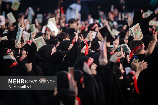 قرآن مجید کی توہین کے خلاف ایرانی خواتین کا حرم شاہ عبدالعظیمؑ میں اجتماع
