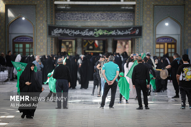 قرآن مجید کی توہین کے خلاف ایرانی خواتین کا حرم شاہ عبدالعظیمؑ میں اجتماع
