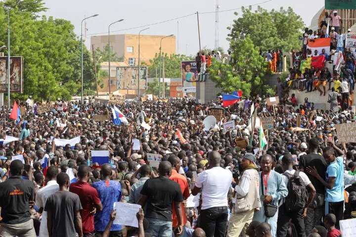النيجر ... متظاهرون يهاجمون السفارة الفرنسية
