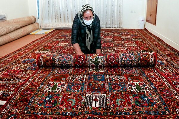 فرش چالشتری هنر-صنعتی در آستانه فراموشی/ بیمه مشکلی جدی است