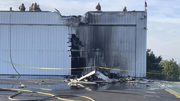 ۳ کشته در پی برخورد هواپیما به آشیانه فرودگاه کالیفرنیا