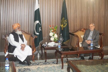 «امیری‌مقدم» با رئیس حزب جمعیت علما اسلام پاکستان دیدار کرد