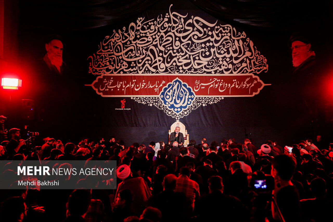 فعالان فرهنگی در دام ظواهر و مفاهیم اخلاقی مکاتب غربی نیفتند