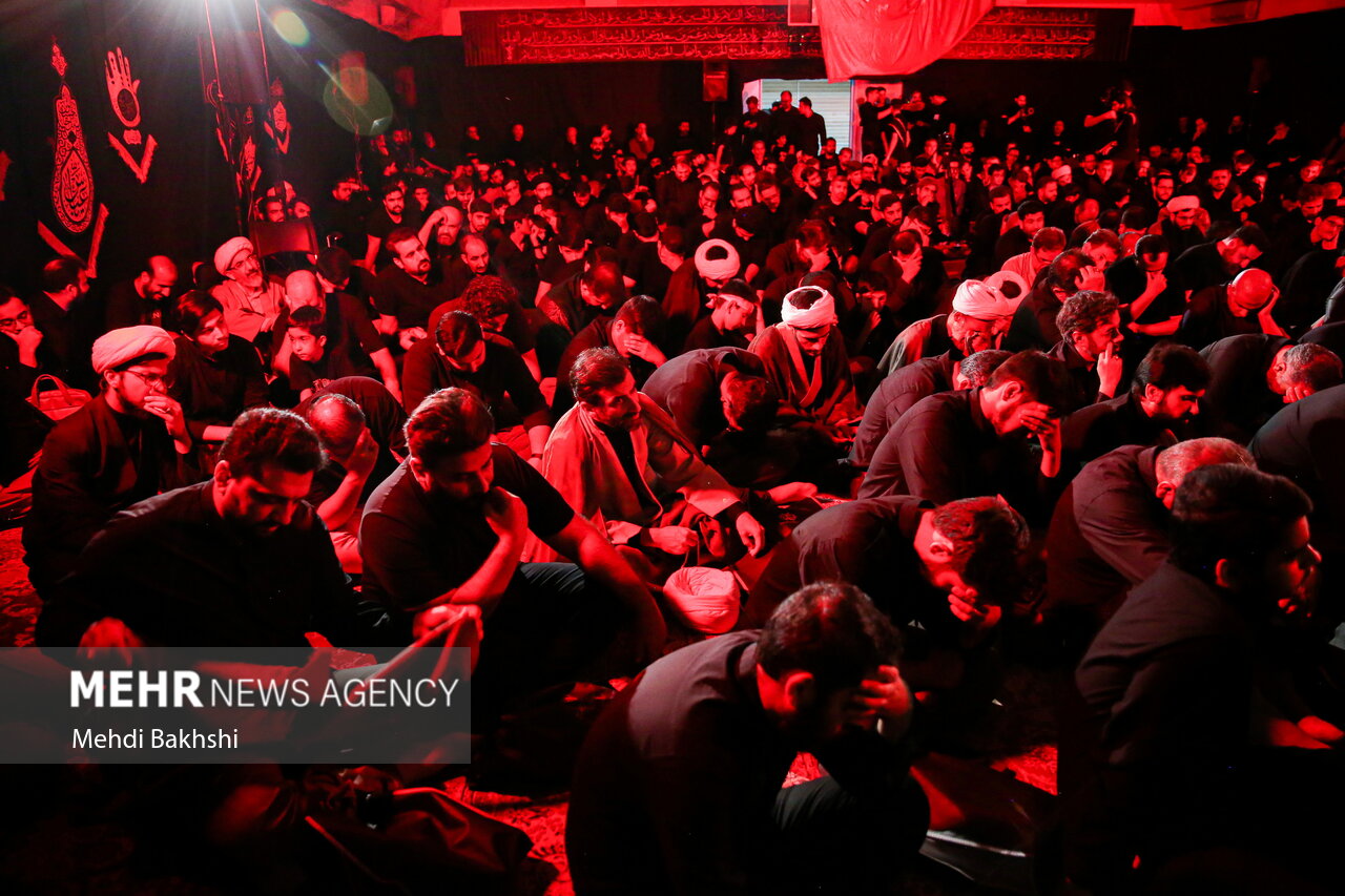 فعالان فرهنگی در دام ظواهر و مفاهیم اخلاقی مکاتب غربی نیفتند