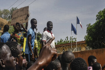 France to evacuate nationals from Niger 'very soon'