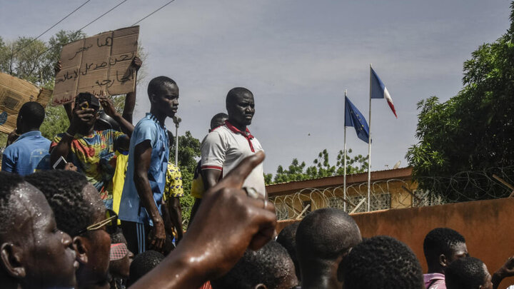 پاریس: به‌زودی شهروندان فرانسوی را از نیجر خارج می‌کنیم