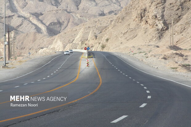 یک کیلومتر بزرگراه نقده- پیرانشهر ماه آینده زیربار ترافیک می رود