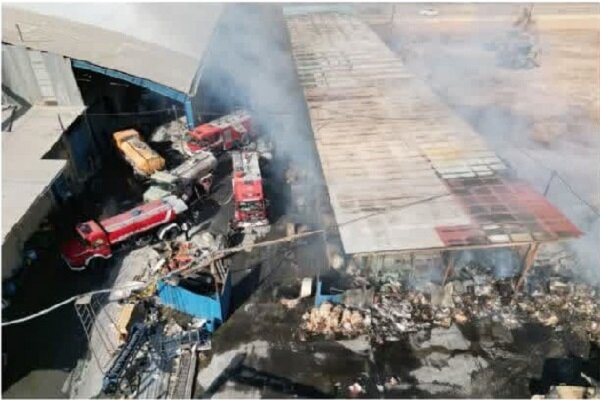 آتش سوزی کارخانه مقواسازی اشکذر تلفات جانی نداشت