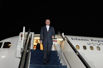 ایرانی وزیر خارجہ اسلام آباد سے کراچی کے لیے روانہ ہو گئے