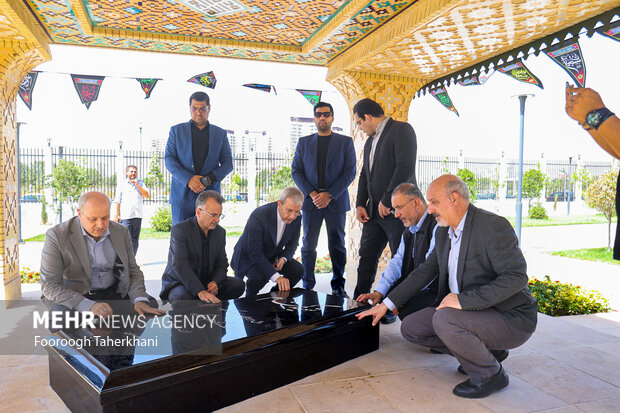  مناف هاشمی دبیر کل کمیته المپیک ازاردو تیم ملی کشتی در حال بازدید است