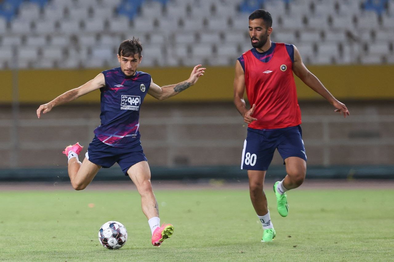 تصاویری از تمرین تیم پرستاره/سپاهان با این همه بازیکن قهرمان است؟