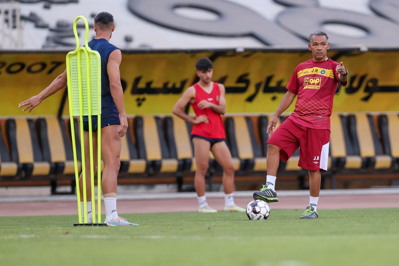 تصاویری از تمرین تیم پرستاره/سپاهان با این همه بازیکن قهرمان است؟