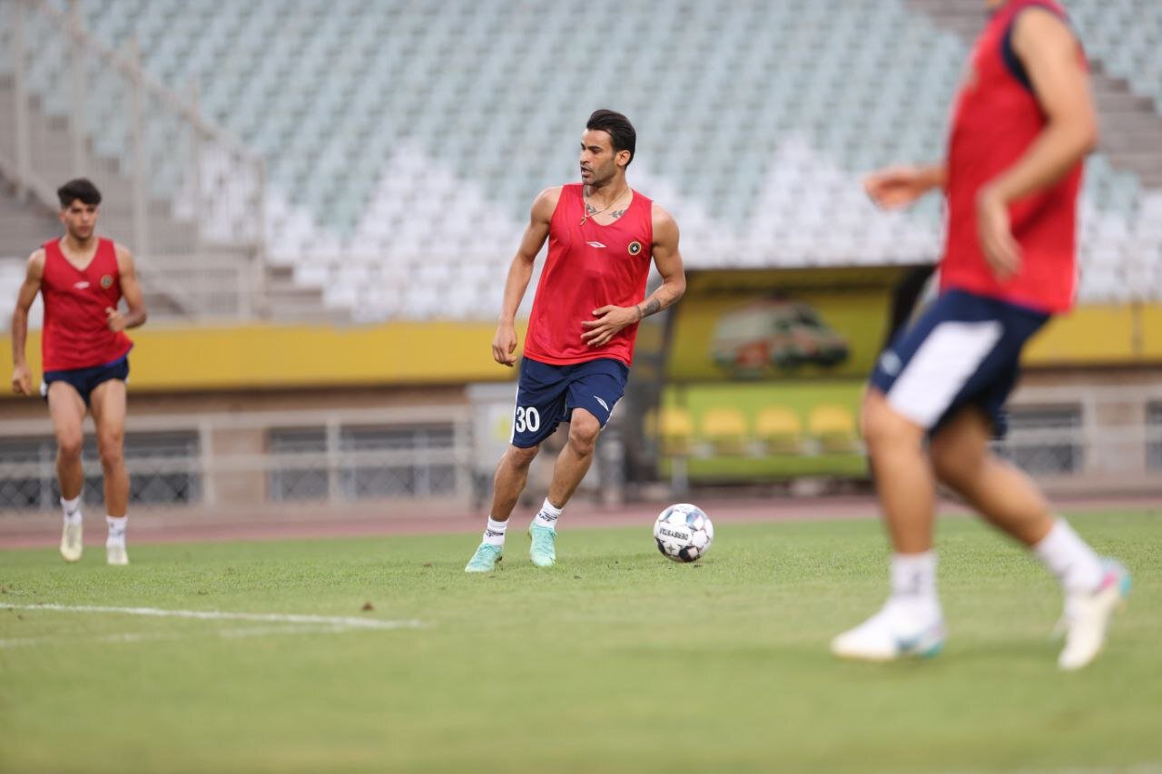 تصاویری از تمرین تیم پرستاره/سپاهان با این همه بازیکن قهرمان است؟