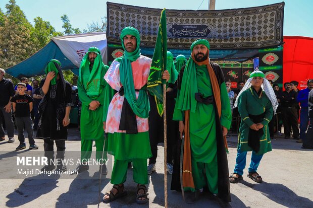 یزد، فھادان میں امام حسینؑ کے ہفتم کی مناسبت سے نخل برداری کے مراسم
