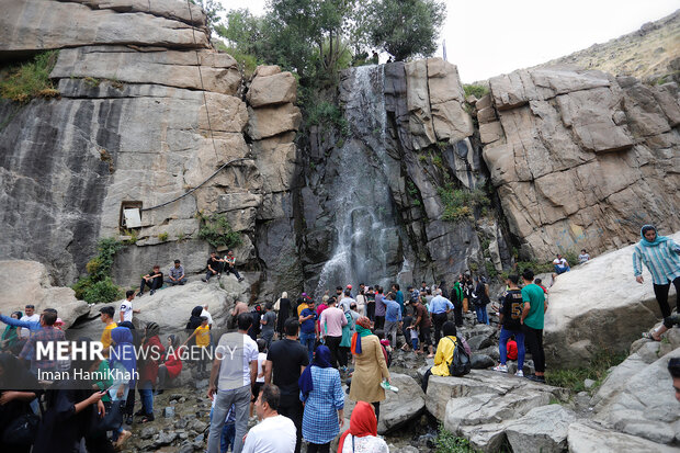 یک میلیون و ۸۰۰ هزار نفر از جاذبههای گردشگری همدان بازدید کردند یک میلیون و ۸۰۰ هزار نفر از جاذبههای گردشگری همدان بازدید کردند
