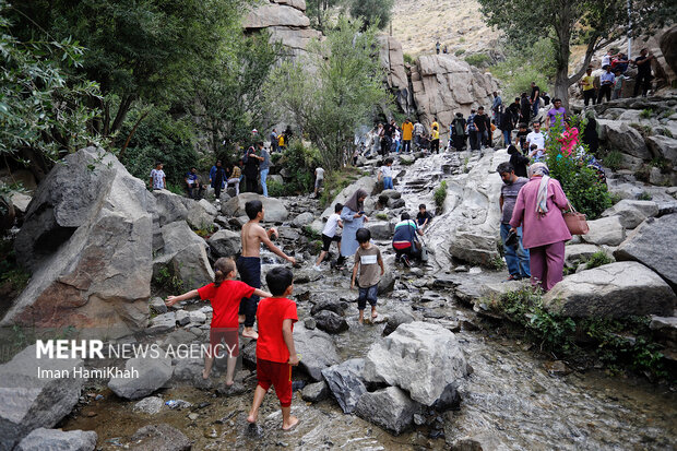 فرار از گرما به آبشار گنجنامه همدان