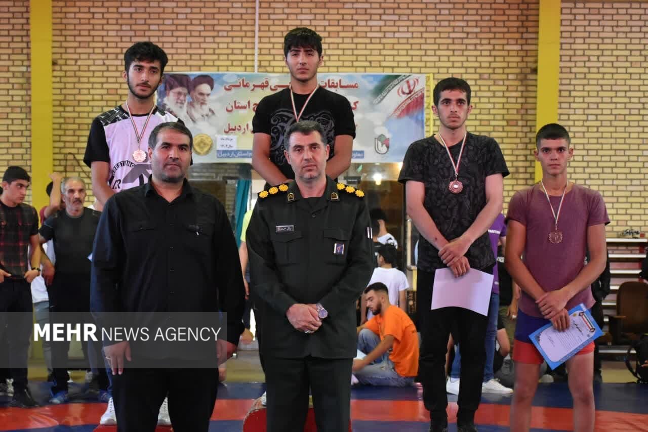 تیم های کشتی آزاد و فرنگی اردبیل قهرمان شد