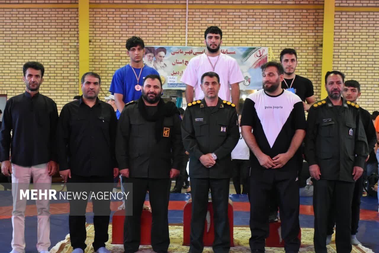 تیم های کشتی آزاد و فرنگی اردبیل قهرمان شد