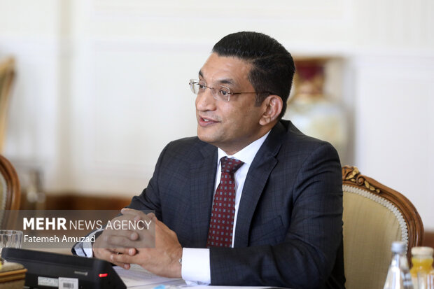 علی صبری، وزیر امور خارجه سریلانکا در محل مذاکره وزرای خارجه سریلانکا و ایران حضور دارد