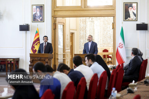 کنفرانس مطبوعاتی مشترک حسین امیر عبدالهییان وزیر خارجه ایران  و علی صبری، وزیر امور خارجه سریلانکا پس از دیدار وزرای خارجه سریلانکا و ایران برگزار شد