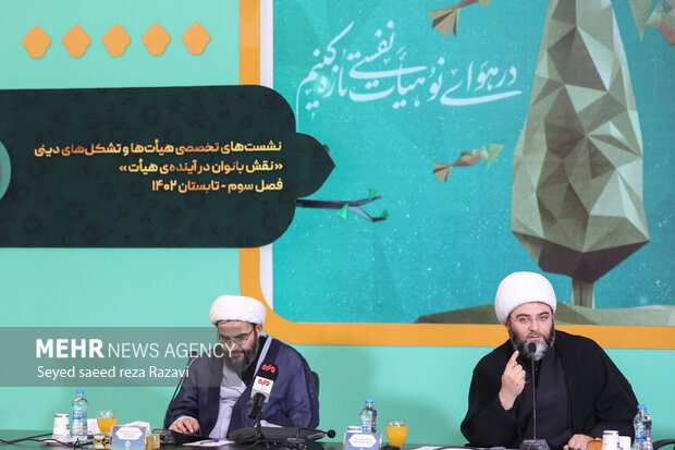  حجت‌الاسلام محمد قمی رئیس سازمان تبلیغات اسلامی در حال سخنرانی در مراسم اولین نشست مطالبه‌گری برگزیدگان مهرواره هوای نو است