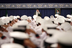 Leader's meeting with crew of 86th Flotilla of Iran Navy