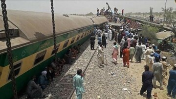 پاکستان میں ہزارہ ایکسپریس ٹرین کو حادثہ، 20 افراد جاں بحق 100 سے زائد زخمی