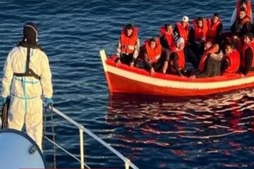 غرق‌شدن ۲ کشتی حامل پناهجویان در ایتالیا/ ۲ نفر کشته و ۳۰ تَن مفقود شدند