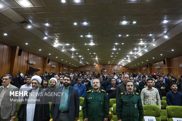 همایش«پیشرفت ایران قوی با خبرنگاران امیدآفرین» صبح یکشنبه ۱۵ مرداد ۱۴۰۲ با حضور سردار حسین سلامی فرمانده کل سپاه پاسداران، محمد مهدی اسماعیلی وزیر فرهنگ و ارشاد اسلامی و سردار غلامرضا سلیمانی فرمانده سازمان بسیج مستضعفین در لانه جاسوسی سابق آمریکا برگزار شد