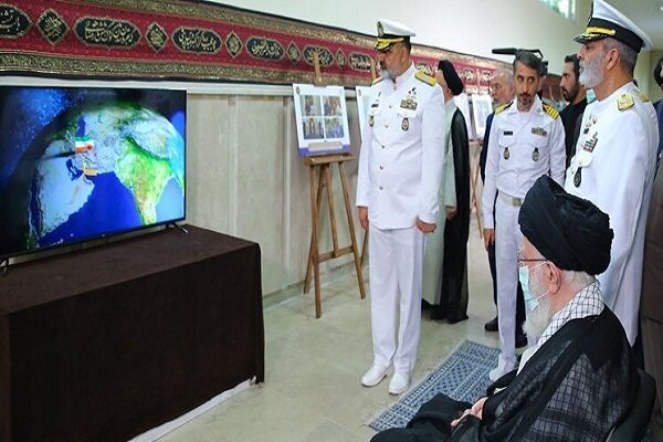 قائد الثورة يزور معرض إنجازات المجموعة البحرية الـ86 التابعة للجيش الايراني