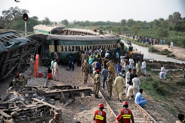 Death toll in Pakistan train crash raised to 30