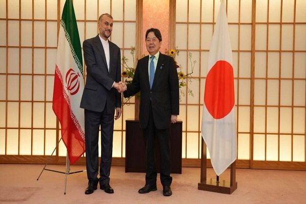 وزير الخارجية الإيراني يلتقي نظيره الياباني في طوكيو