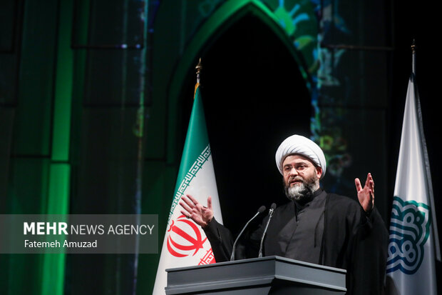 حجت الاسلام محمد قمی رئیس سازمان تبلیغات اسلامی در اختتامیه جشنواره مهرواره هوای نو حضور دارد