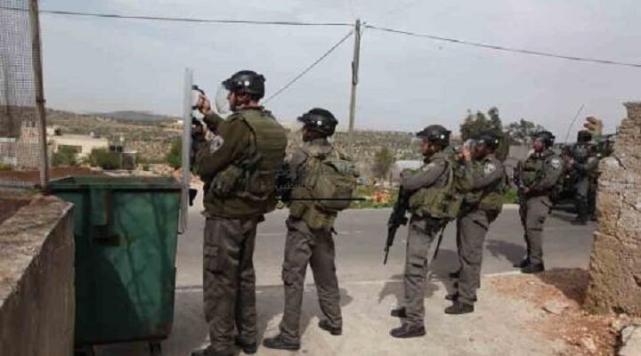فلسطین، الخلیل میں فلسطینیوں کے املاک پر صہیونی فورسز کا قبضہ