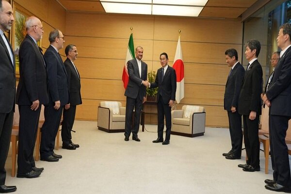 وزير الخارجية الإيراني ينشر تفاصيل لقاءاته مع المسؤولين اليابانيين في طوكيو