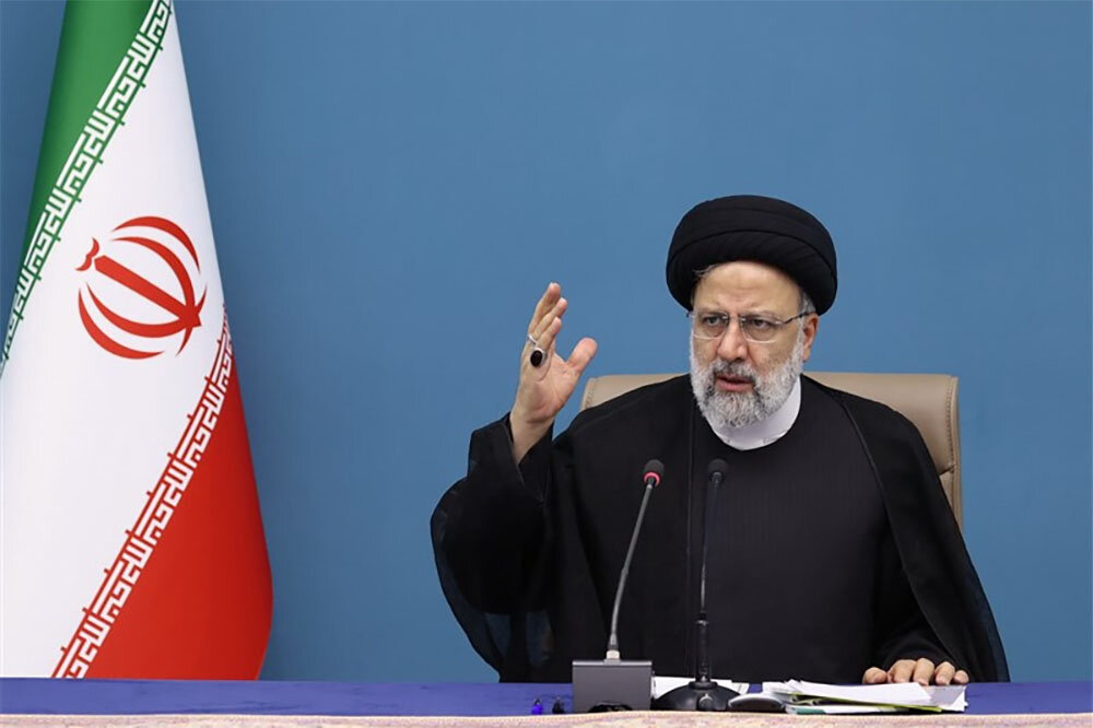 الرئيس الإيراني يدعو لالقاء القبض على كل المتورطين في الهجوم الإرهابي على مرقد شاهجراغ
