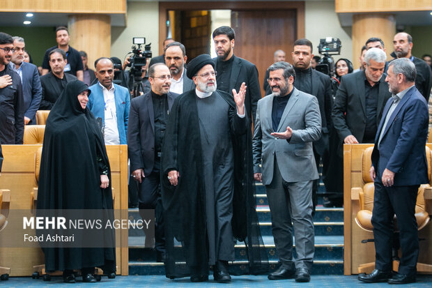 حجت الاسلام سید ابراهیم رئیسی ،رئیس جمهور در حال ورود به محل برگزاری مراسم اختتامیه بیست و یکمین جشنواره ملی رسانه های ایران است