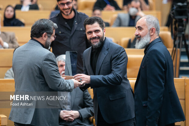 علی نادری مدیر عامل خبرگزاری ایرنا در مراسم اختتامیه بیست و یکمین جشنواره ملی رسانه های ایران حضور دارد
