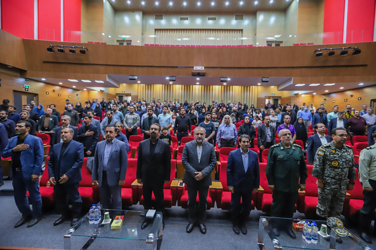 اصحاب رسانه با جهاد امیدآفرینی در پیشرفت کشور نقش موثری دارند