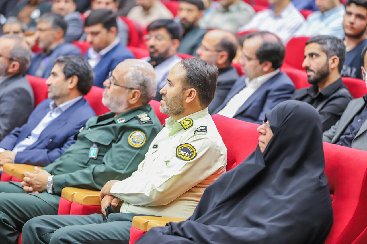 اصحاب رسانه با جهاد امیدآفرینی در پیشرفت کشور نقش موثری دارند