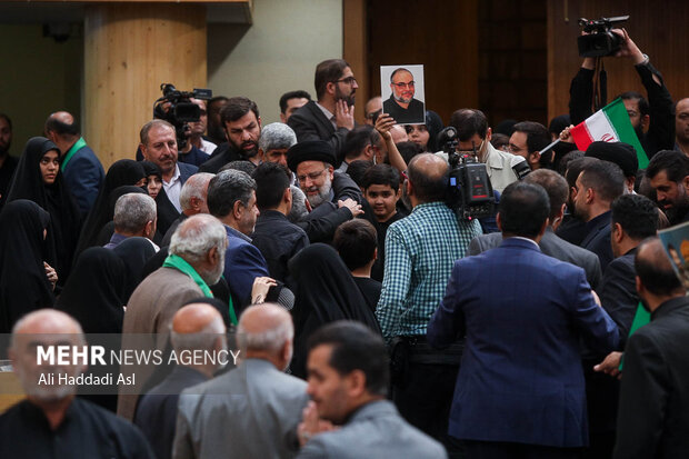شہدائے مدافعین حرم کو خراج عقیدت پیش کرنے کے لئے تہران میں تقریب

