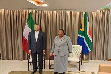ایرانی وزیر خارجہ کی جنوبی افریقہ کے بین الاقوامی تعلقات کے وزیر سے ملاقات