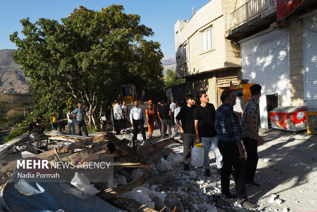 پس از رانش «تخلیه و تخریب ساختمانهای آسیب دیدهی حصار»