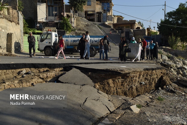 پس از رانش «تخلیه و تخریب ساختمانهای آسیب دیدهی حصار»