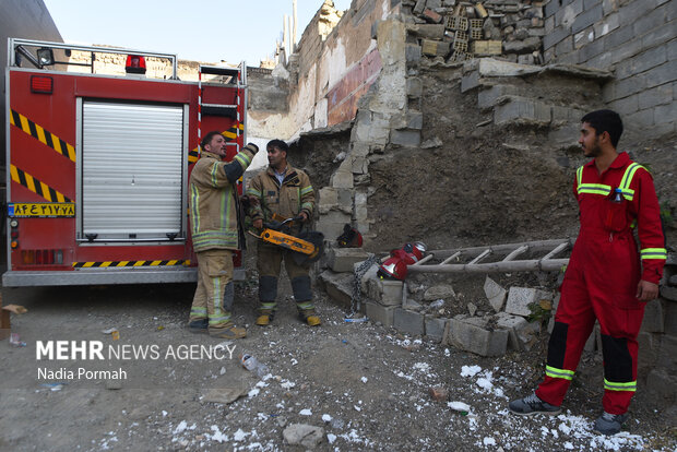 پس از رانش «تخلیه و تخریب ساختمانهای آسیب دیدهی حصار»